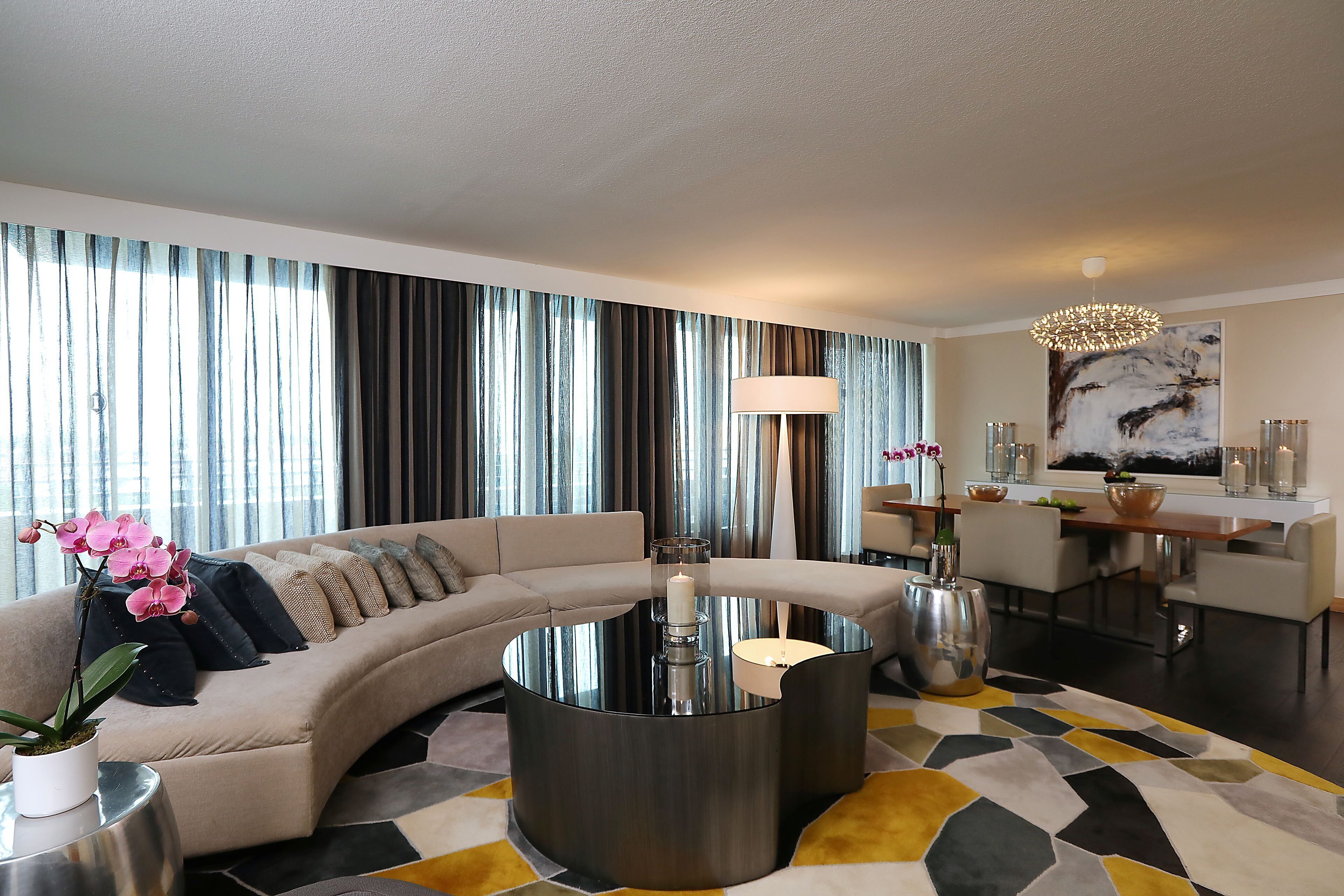 premium bedding, pillow-top beds, minibar, in-room safe