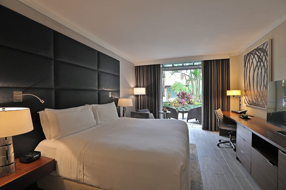 classic room, 1 king bed, pool access | premium bedding, pillow-top beds, minibar, in-room safe