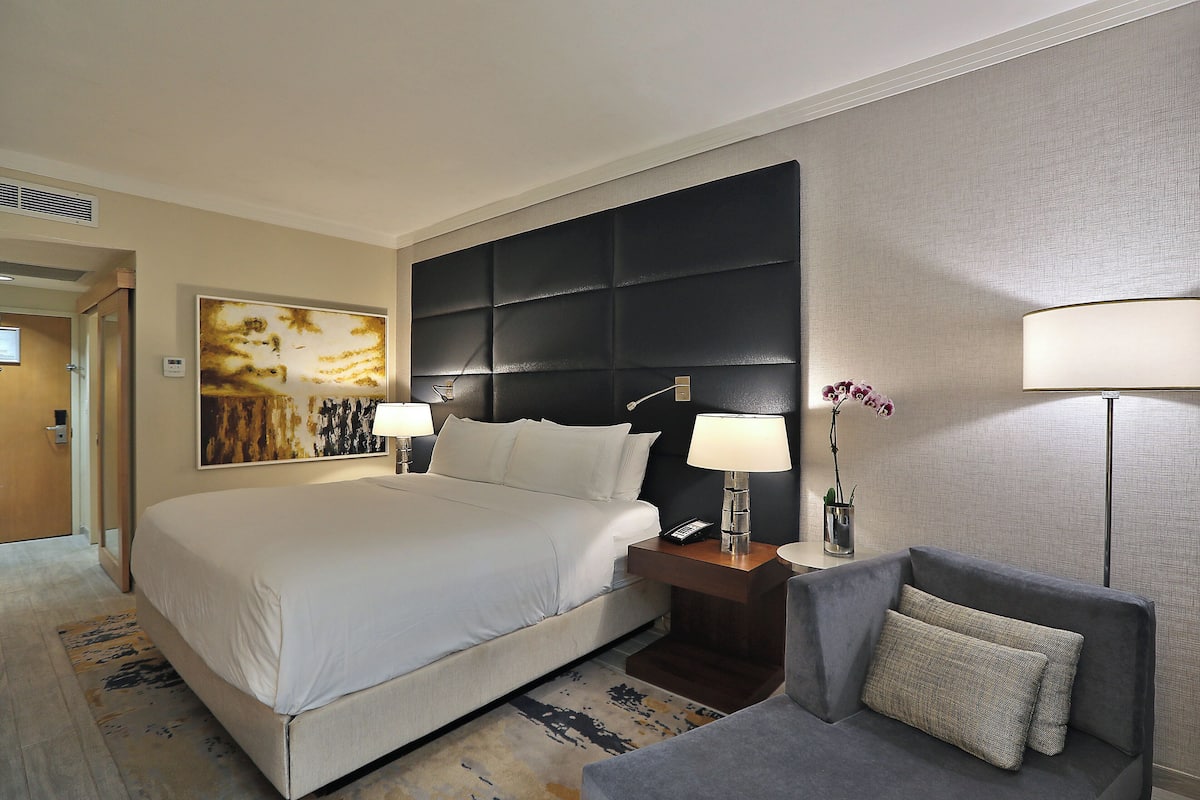 Ropa de cama de alta calidad, camas con pillow-top y minibar