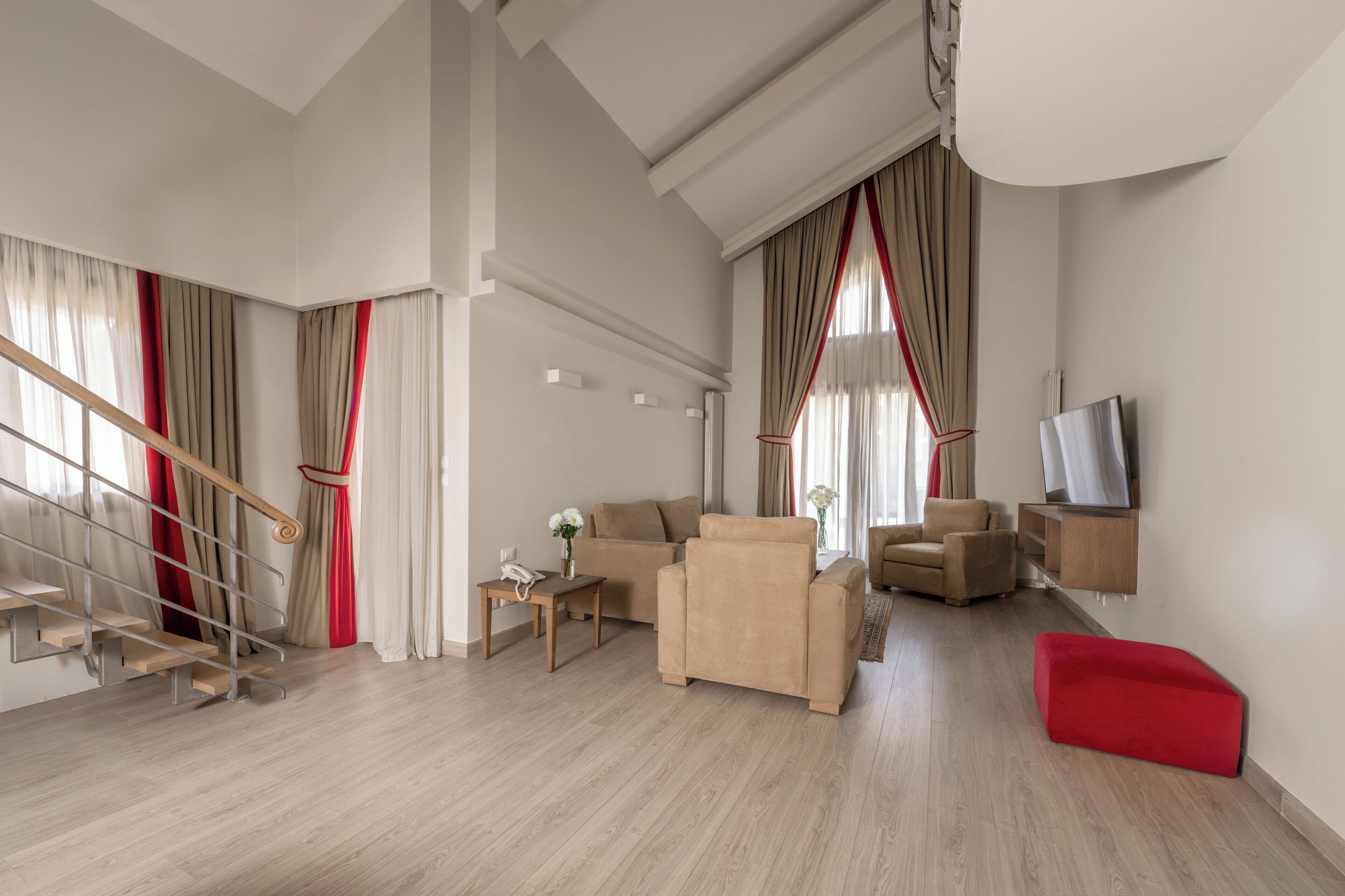 Loft, 1 Tempat Tidur Twin (Loft) | Seprai premium, minibar, brankas, dan ruang kerja ramah laptop