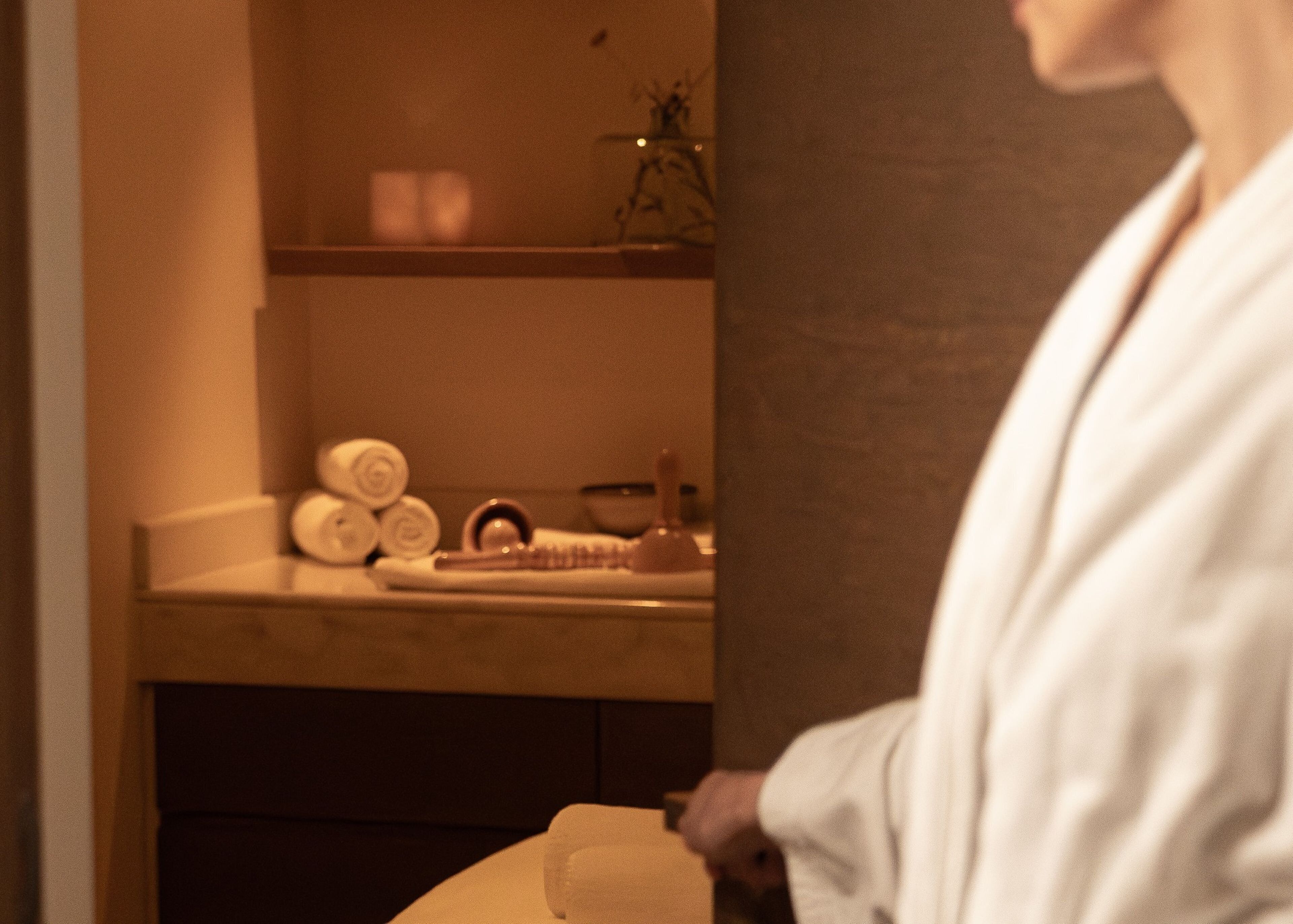 Sauna, hot tub, body treatments, hydrotherapy, aromatherapy