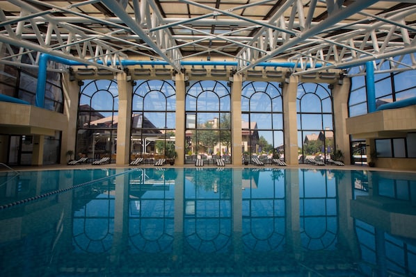 Indoor pool, pool loungers