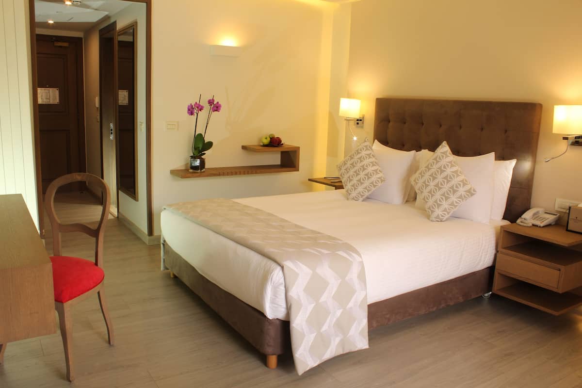 Premium bedding, minibar, in-room safe, laptop workspace