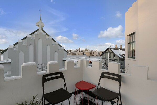 One bedroom apartment, Balcony  | Balkon