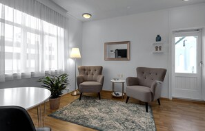 One bedroom apartment, Balcony 