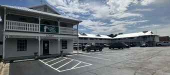 Key West Inn - Clanton