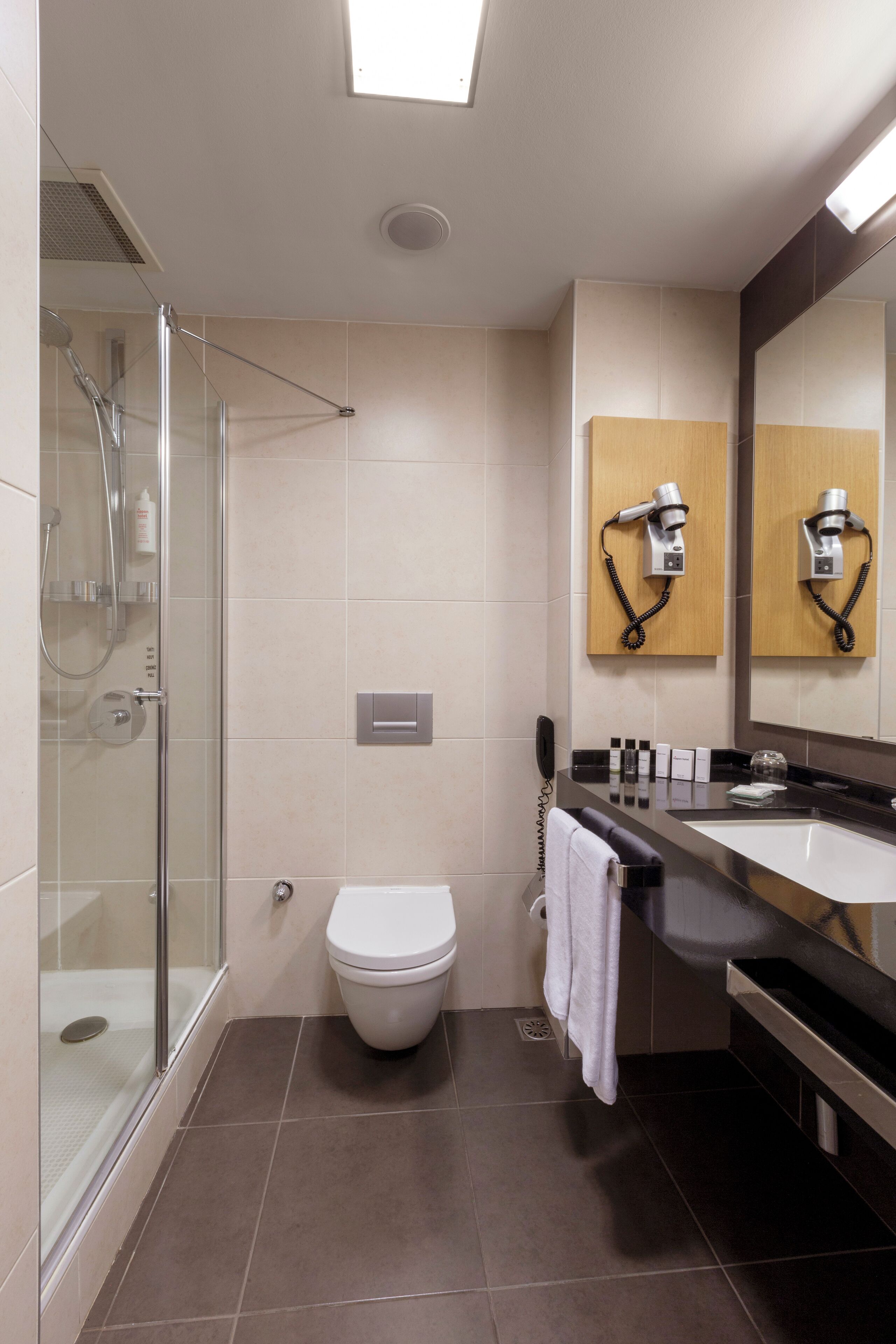 superior room | bathroom | free toiletries, hair dryer, slippers, bidet