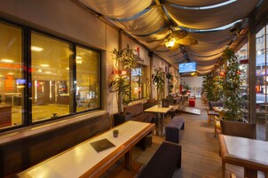 2 ristoranti, aperti a colazione