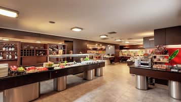 Bữa sáng buffet hàng ngày (13 EUR/mỗi người)