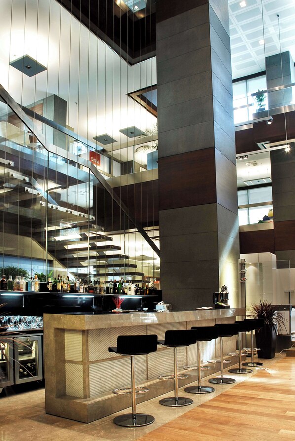 3 Bars/Lounges