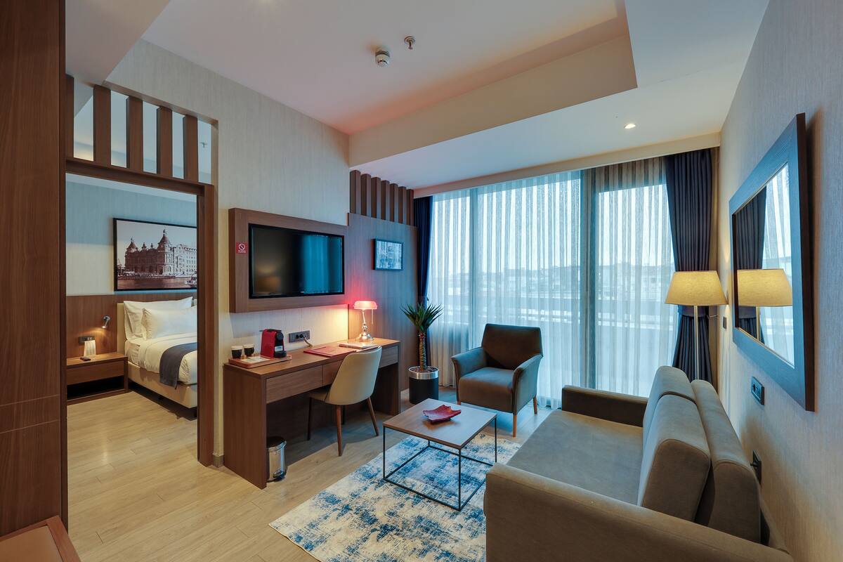 Premium bedding, minibar, in-room safe, desk