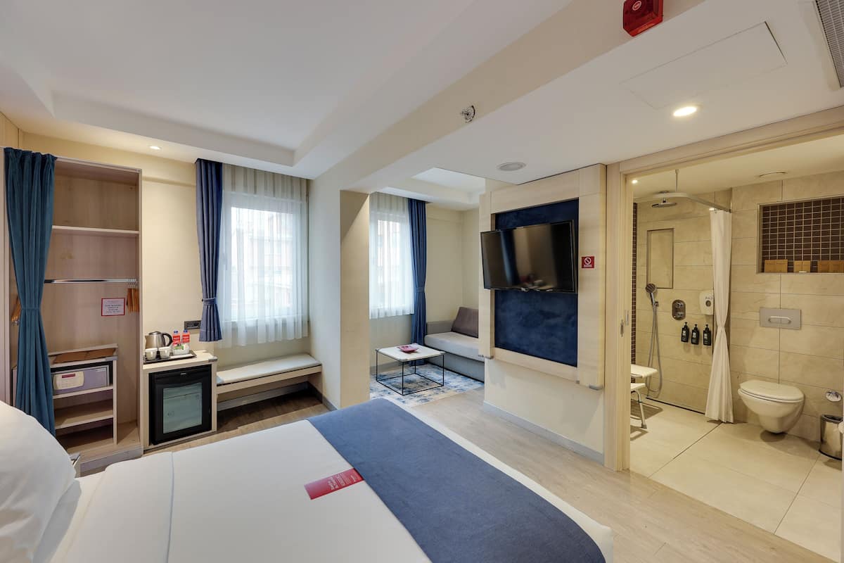 Premium bedding, minibar, in-room safe, desk