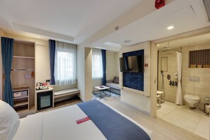 Rum - 1 dubbelsäng med bäddsoffa - tillgänglighetsanpassat | Sängtillbehör av högsta kvalitet och minibar