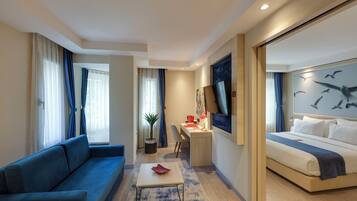 Minibar, in-room safe, desk, laptop workspace