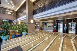 Lobby - Ramada by Wyndham Istanbul Old City (Istanbul)