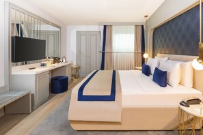 Premium bedding, minibar, in-room safe, desk - Hotel Vicenza (Istanbul)