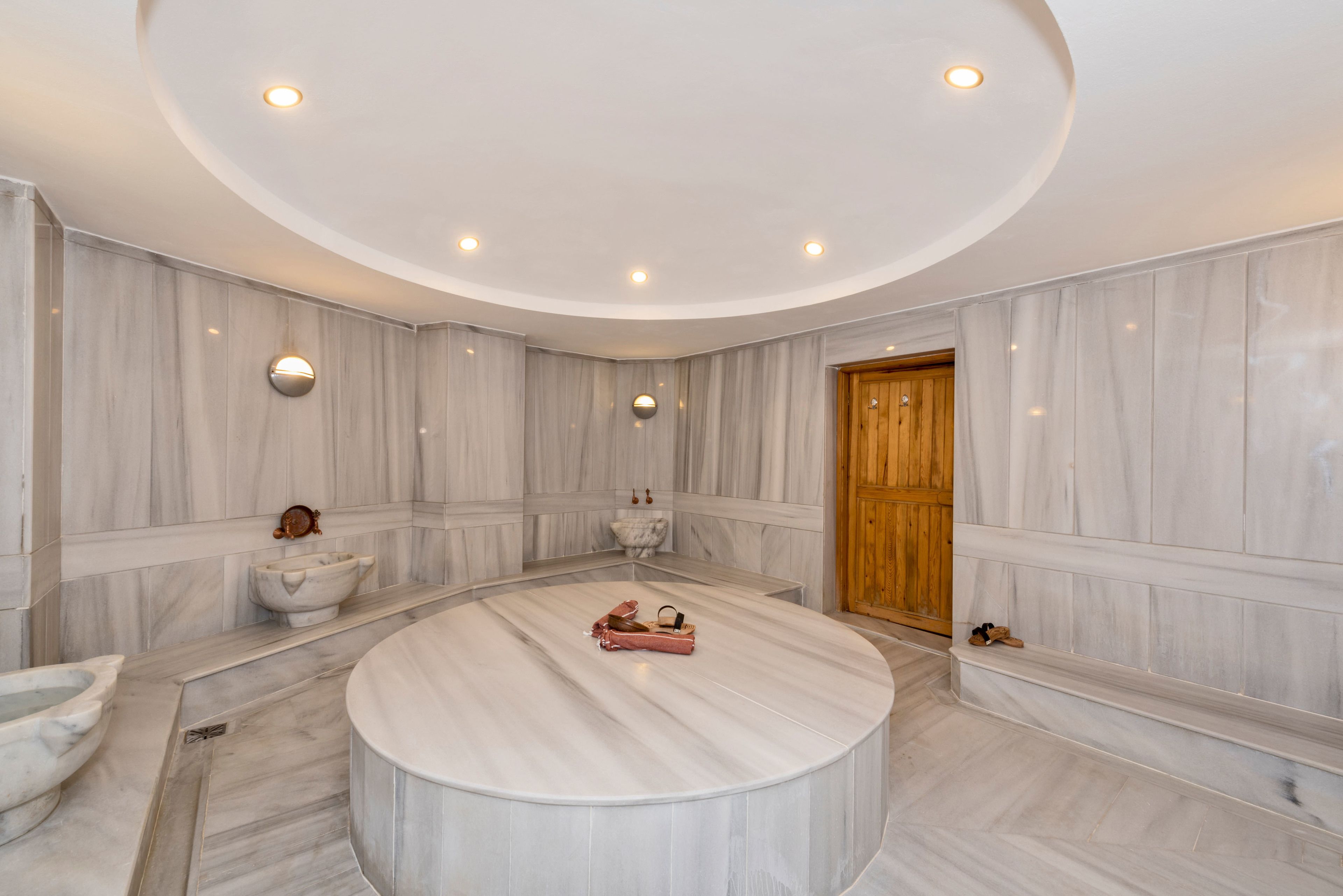 Un sauna, baño turco, baño turco/hammam