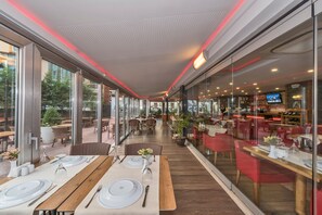 2 restaurants servant le petit déjeuner