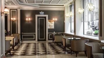 Coin salon dans le hall