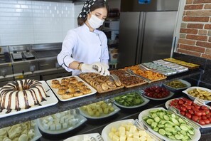 Free daily buffet breakfast - Sunlight Hotel (Istanbul)