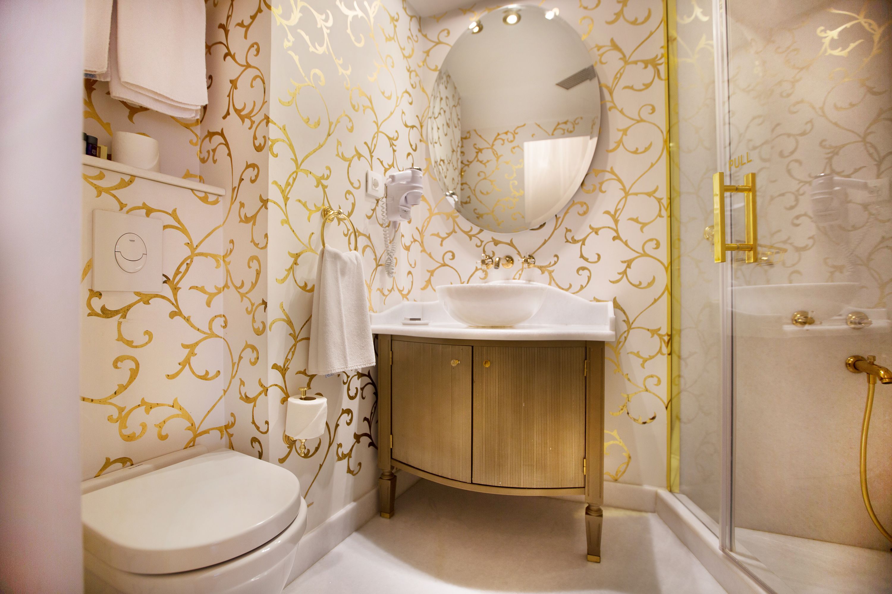 single room, 1 double bed | bathroom | shower, rainfall showerhead, free toiletries, hair dryer