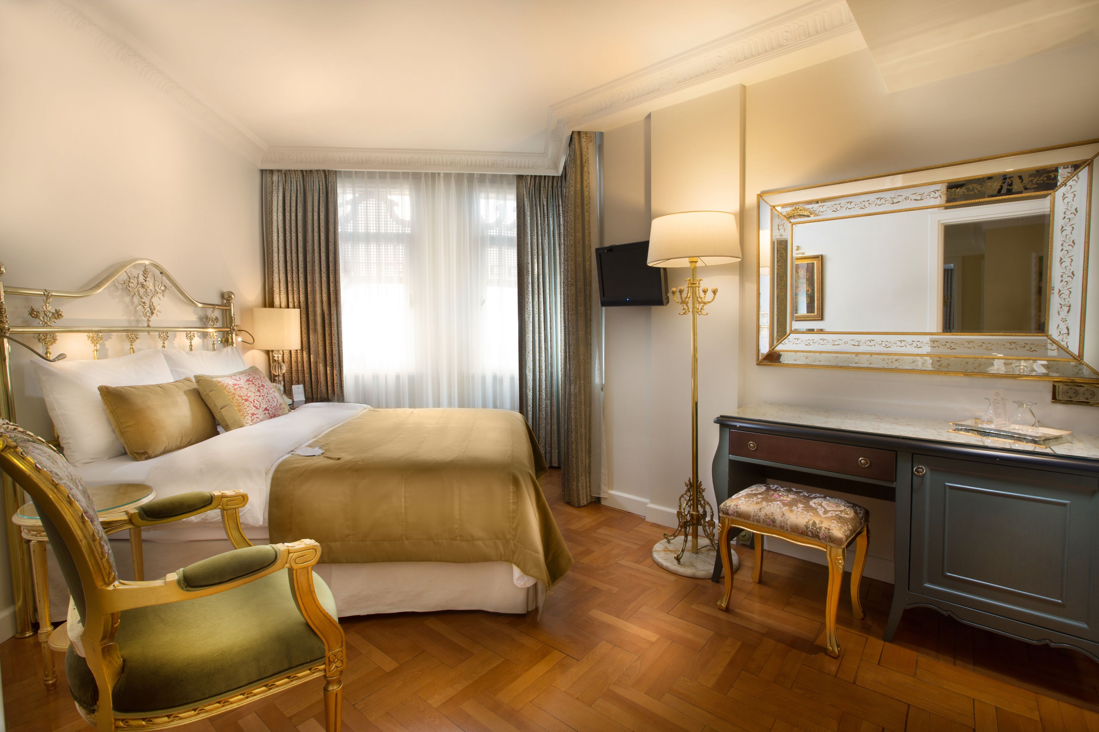 double room | down duvets, pillow-top beds, minibar, in-room safe