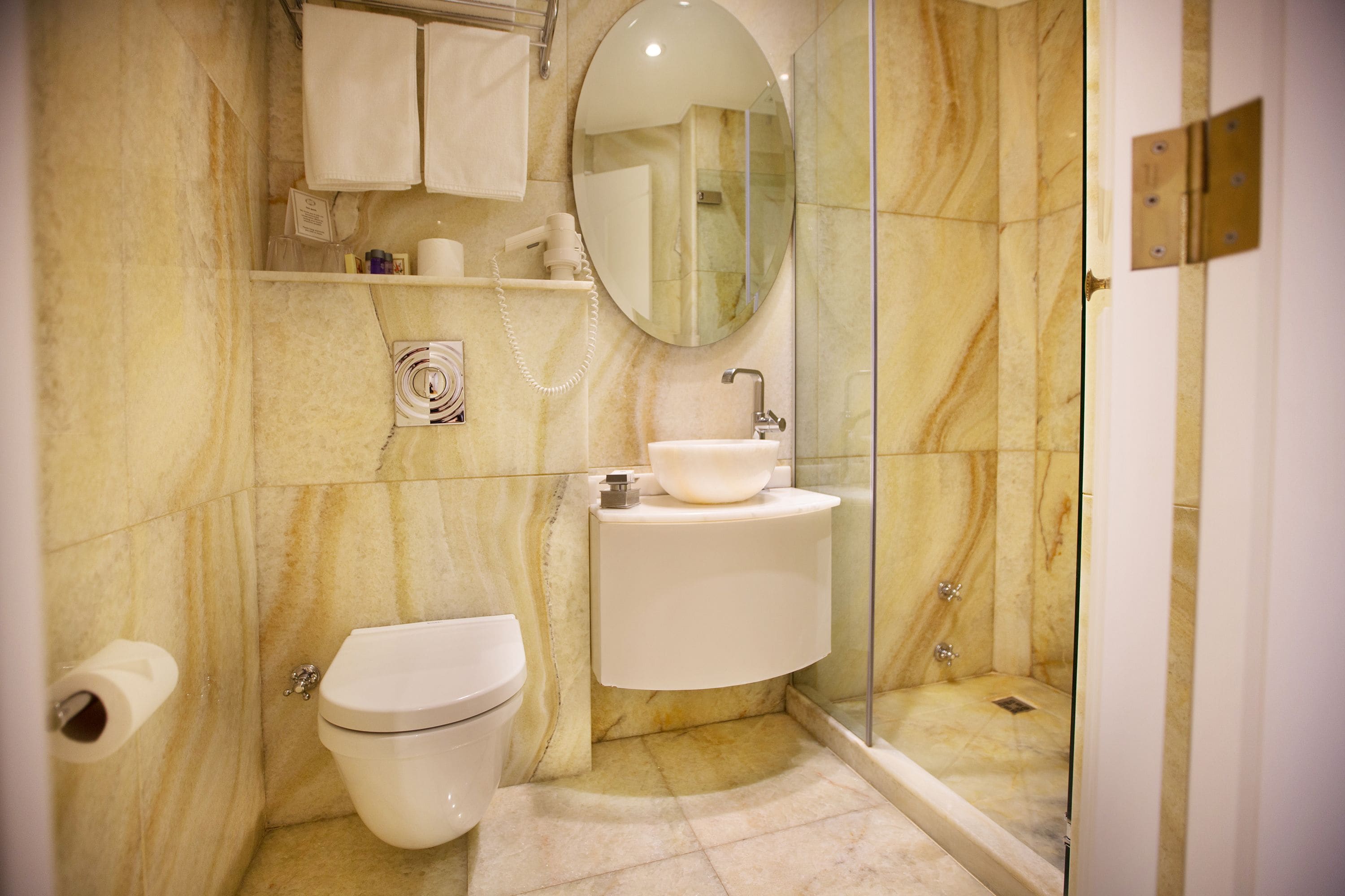 double room | bathroom | shower, rainfall showerhead, free toiletries, hair dryer