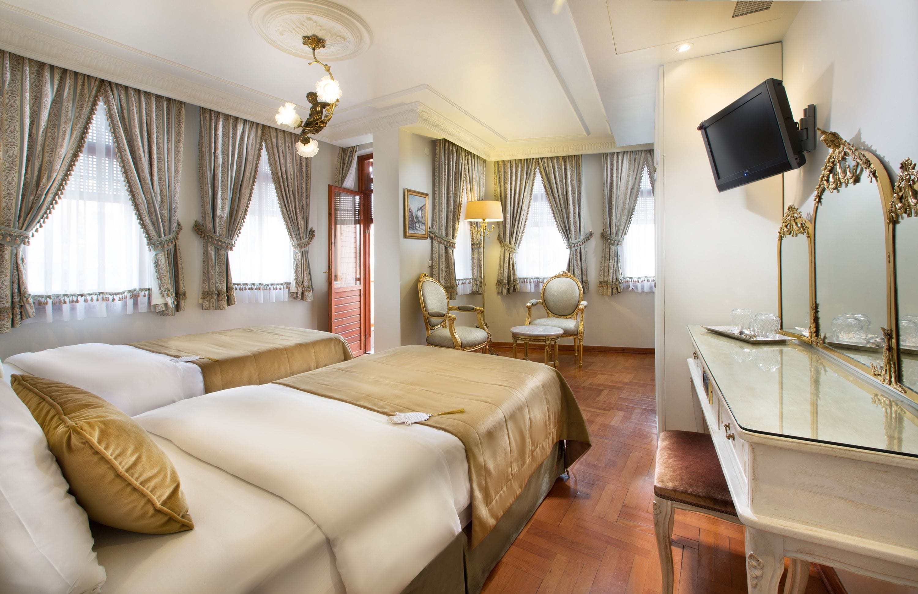 triple room, 3 single beds | down duvets, pillow-top beds, minibar, in-room safe