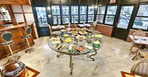 Desayuno bufé gratuito y diario