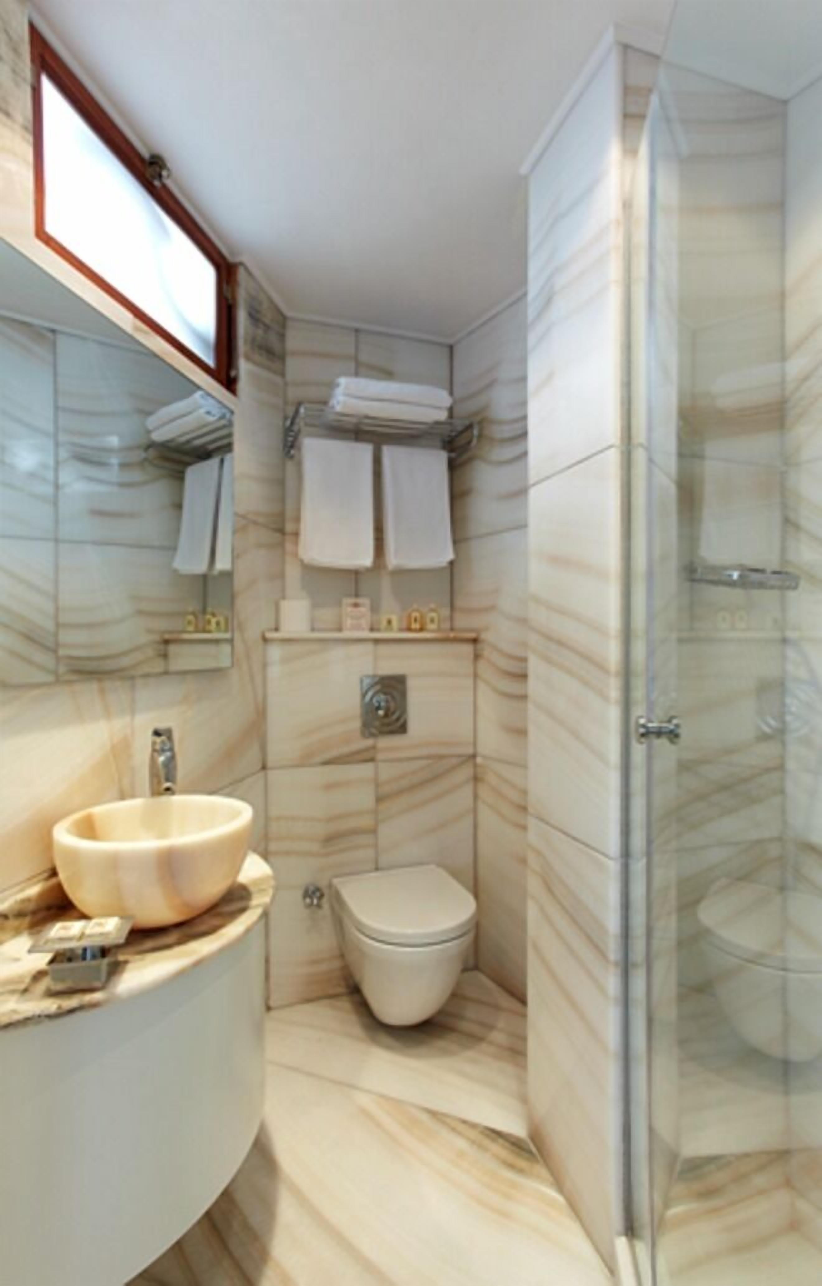 shower, rainfall showerhead, free toiletries, hair dryer