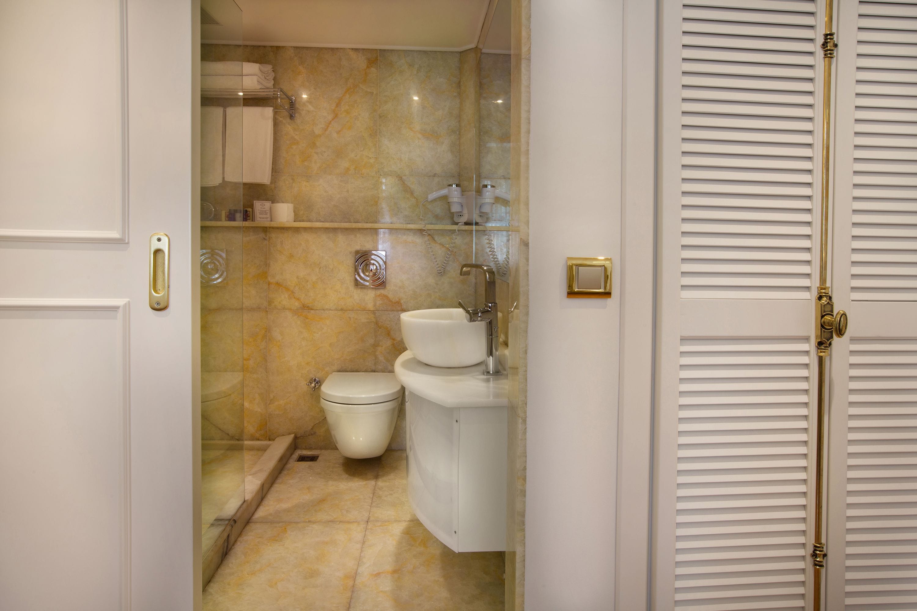 shower, rainfall showerhead, free toiletries, hair dryer