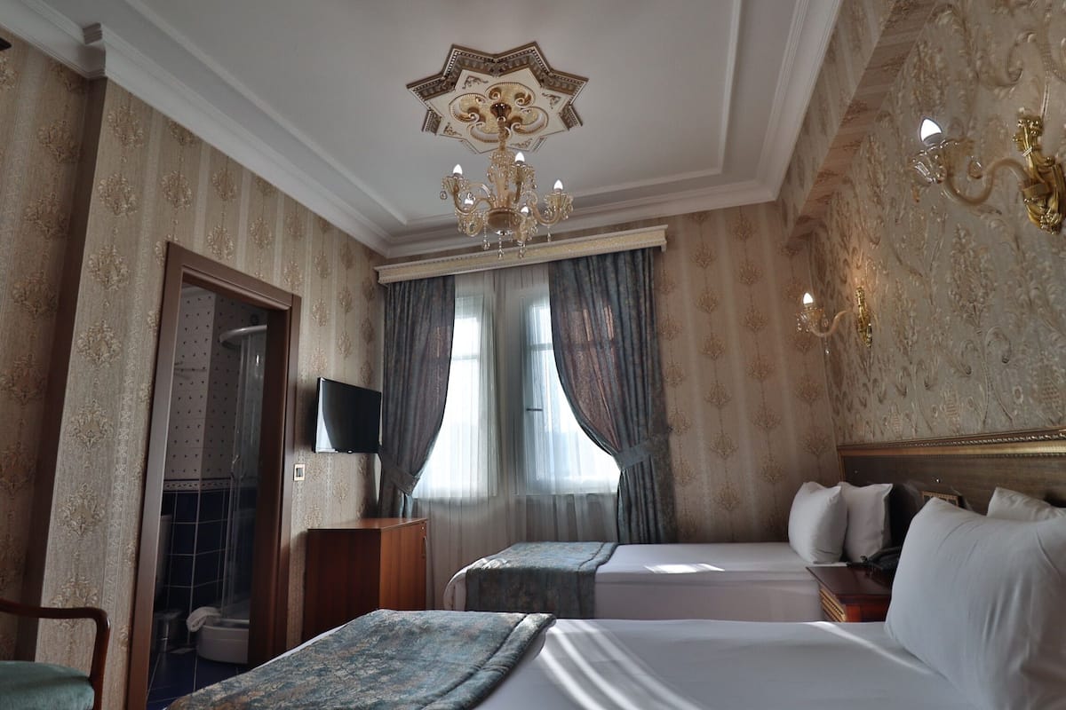 Deluxe Room | 1 bedroom, premium bedding, minibar, in-room safe