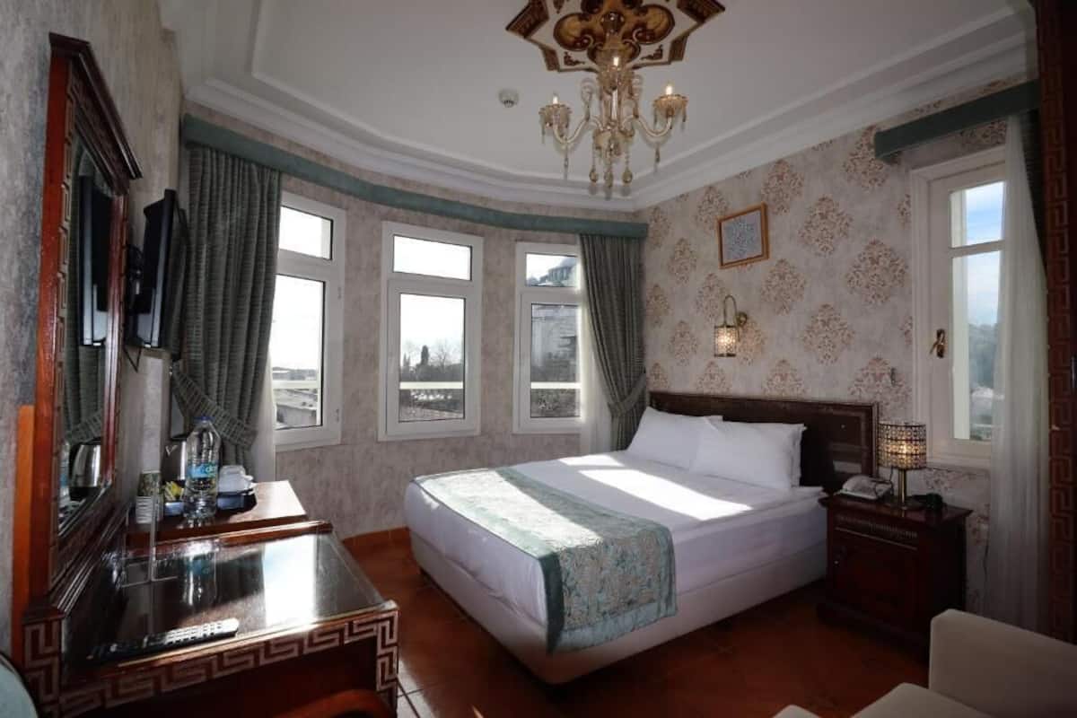 1 bedroom, premium bedding, minibar, in-room safe