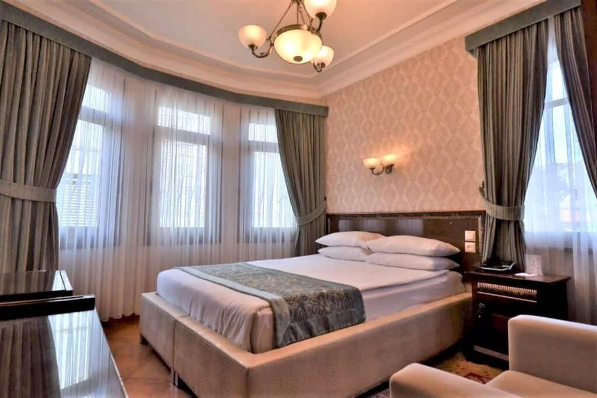 1 bedroom, premium bedding, minibar, in-room safe