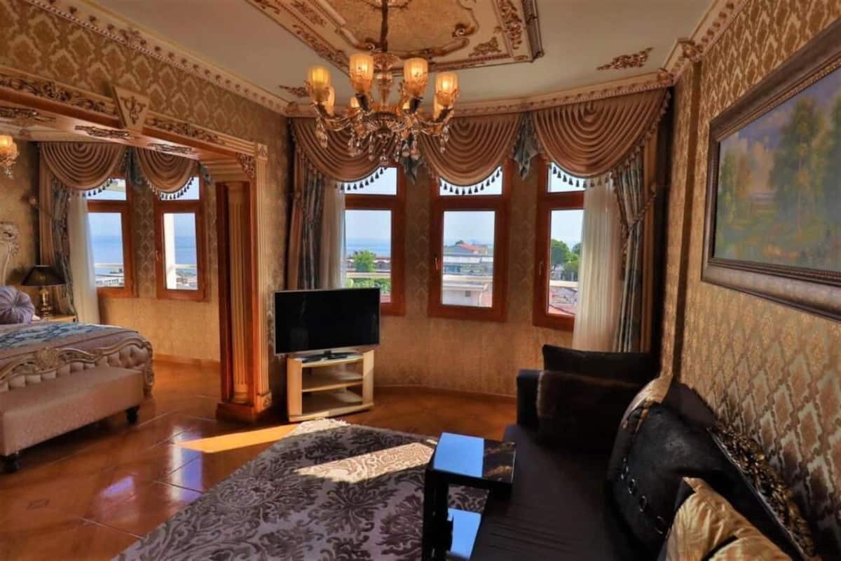1 bedroom, premium bedding, minibar, in-room safe