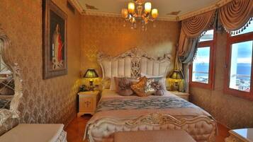 Suite, vue mer | Literie de qualité supérieure, minibar, coffres-forts dans les chambres