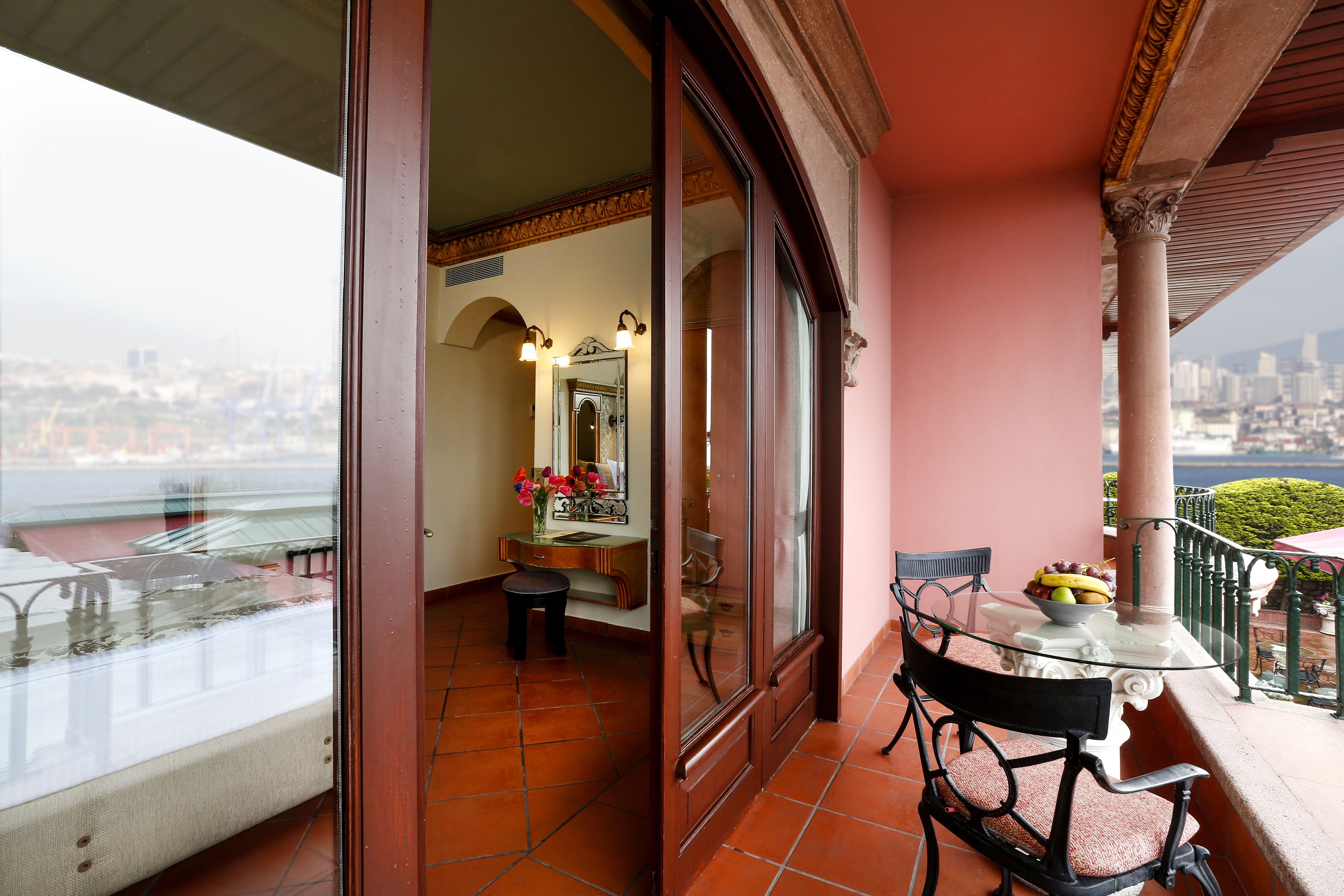 Deluxe Room With Sea View | Balcony