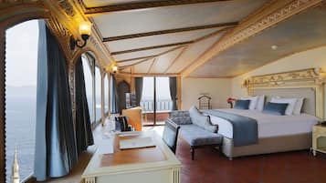 Junior Suite Room | Minibar, caja fuerte, escritorio y sistema de insonorización