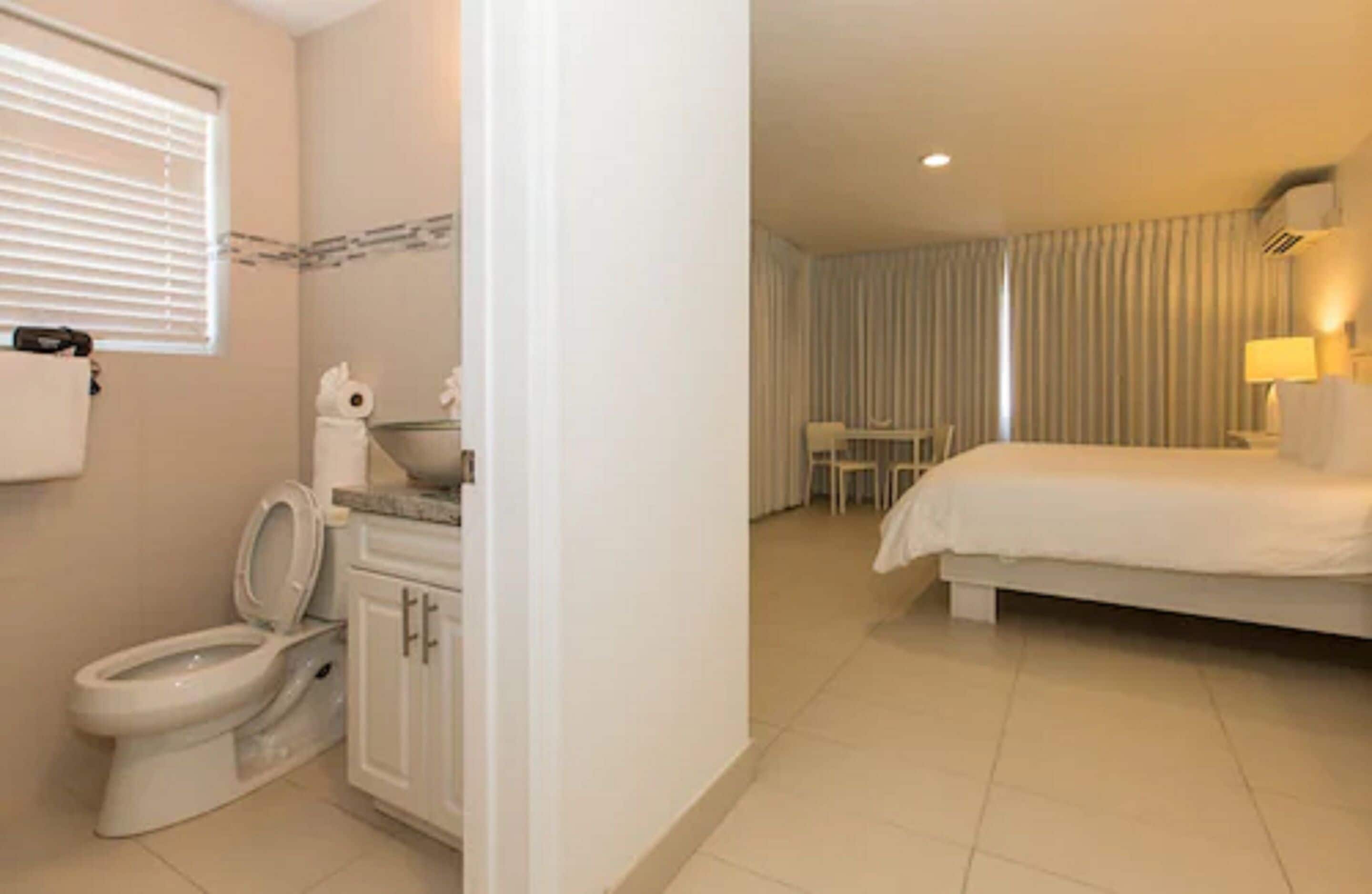 room, 1 king bed | in-room safe, soundproofing, free wifi, bed sheets