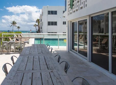 Terrace/patio. Premiere Hotel