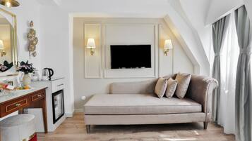 Superior-Dreibettzimmer | Wohnbereich | LCD-Fernseher