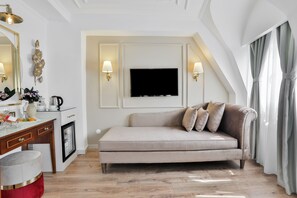 Superior-Dreibettzimmer | Wohnbereich | LCD-Fernseher