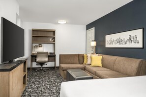 Suite estudio, 1 cama King size y sofá cama | Ropa de cama de alta calidad, escritorio y cortinas blackout 