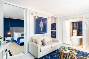 Hypoallergeen beddengoed, een minibar, een kluis op de kamer