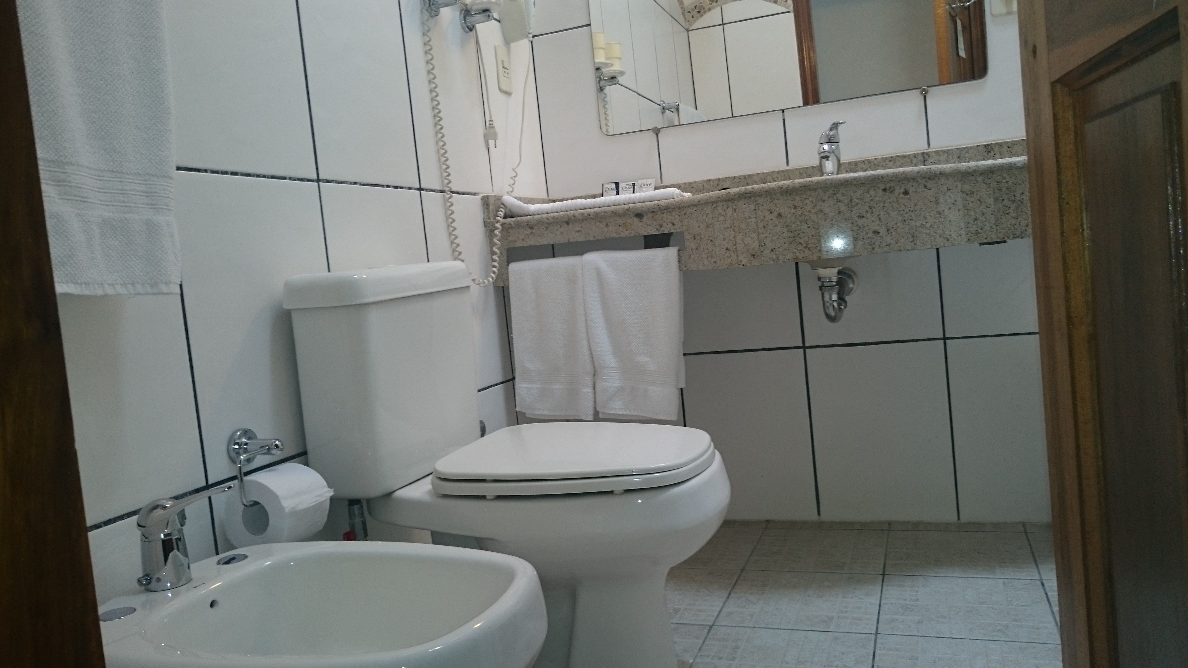 deluxe suite, 2 bedrooms, 2 bathrooms | bathroom | hydromassage showerhead, free toiletries, hair dryer, bidet