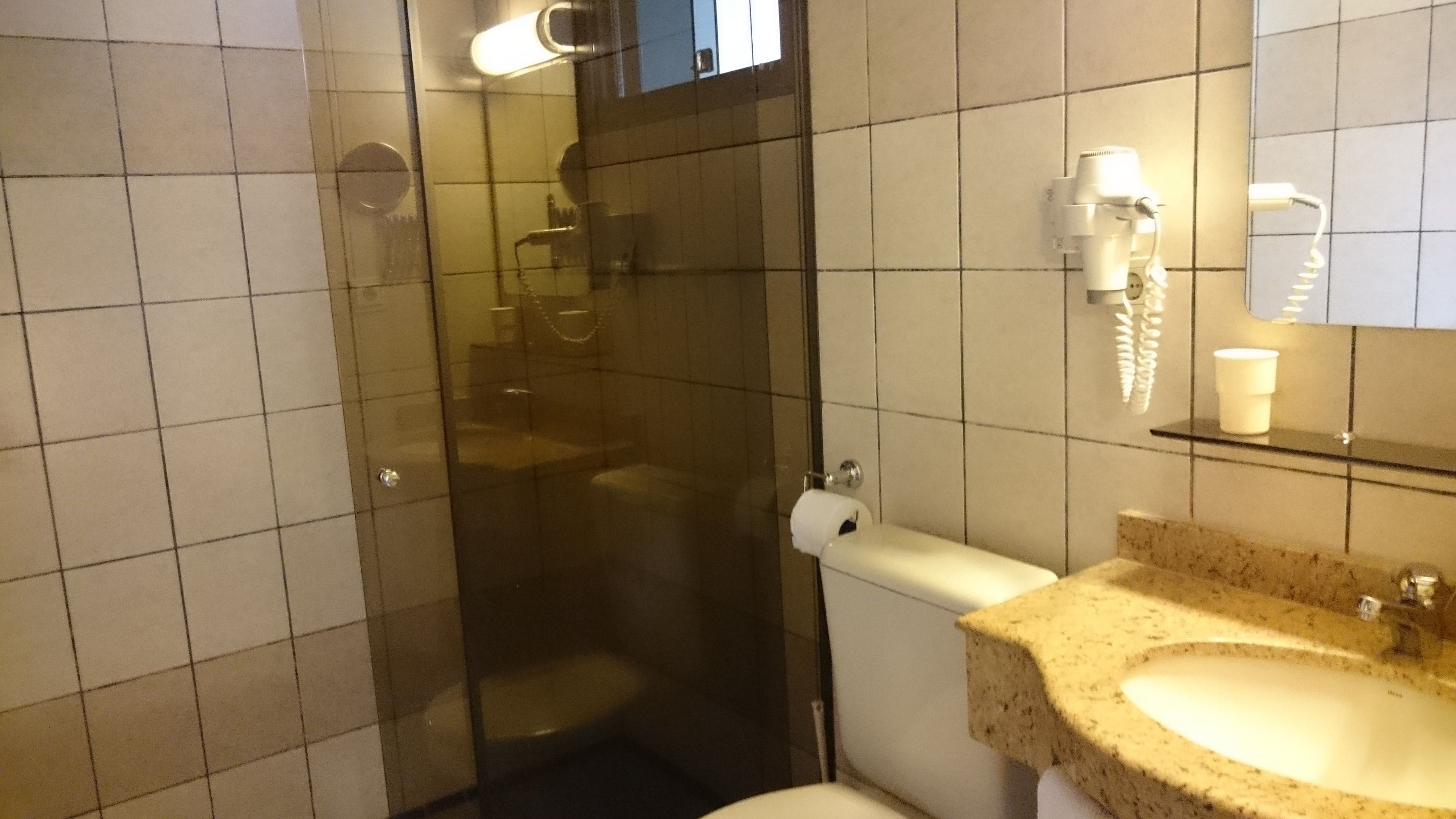 suite | bathroom | hydromassage showerhead, free toiletries, hair dryer, bidet