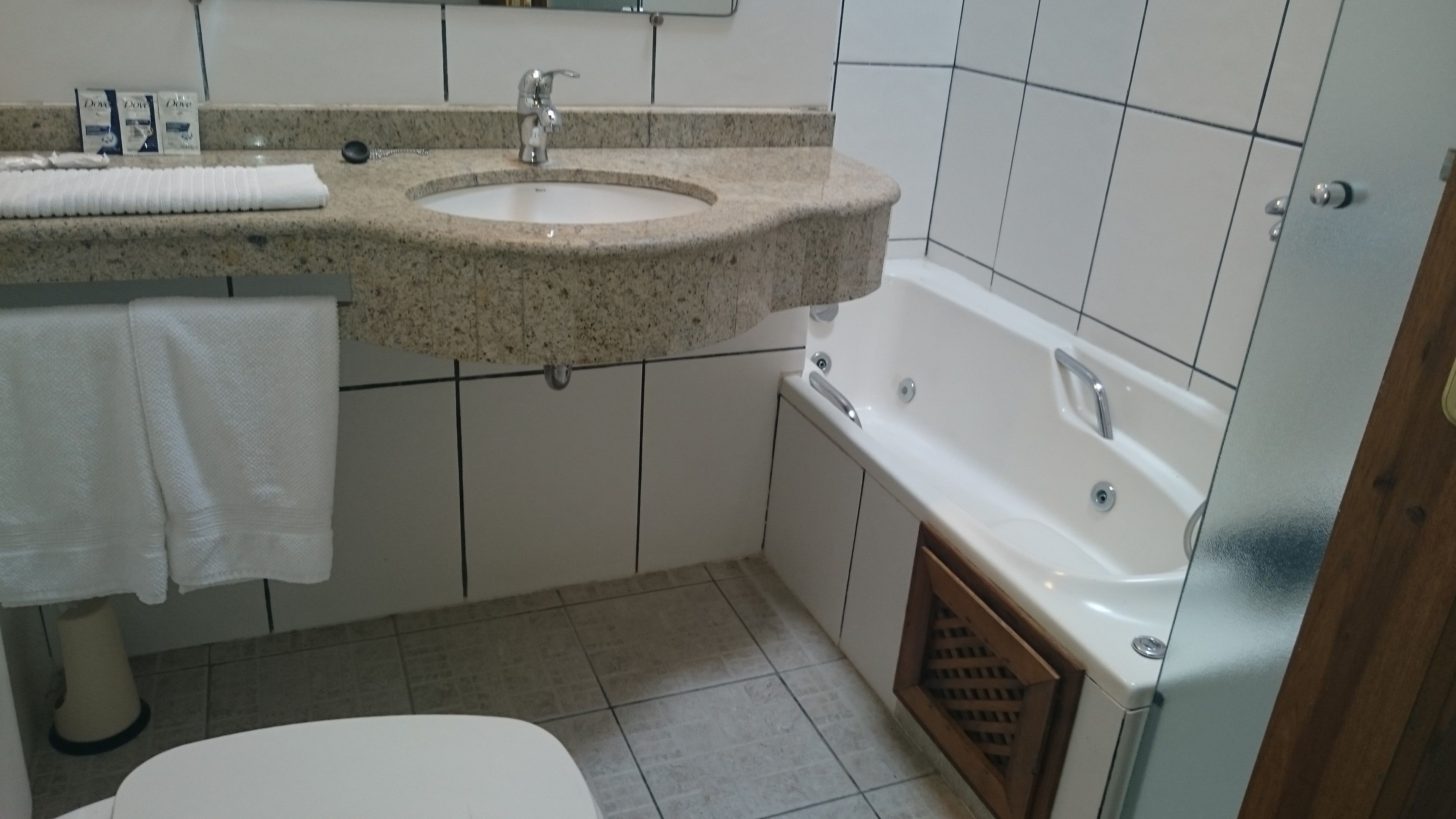 deluxe suite, 2 bedrooms, 2 bathrooms | jetted bathtub