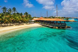 Breakfast, lunch, dinner served; international cuisine, beach views  - Harbour Village Beach Club Bonaire (Kralendijk)