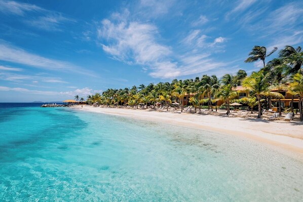 Private beach, sun-loungers, beach umbrellas, beach towels - Harbour Village Beach Club Bonaire (Kralendijk)