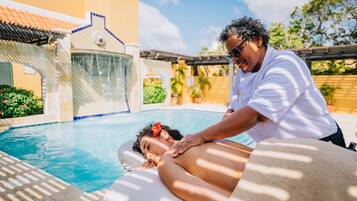 Couples treatment rooms, body treatments, aromatherapy
